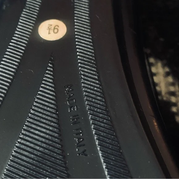 MICHAEL KORS | BLACK LEATHER SLIDES | SZ 9.5M | NEW | MADE IN ITALY - Picture 7 of 7